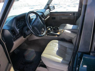 Illustration for article titled For $7,900, This 1995 Range Rover County Is A Mean Green Luxo-Leaning Machine